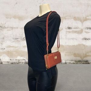 Minimalist Tan Pebbled Tote with Polished Gold Accents